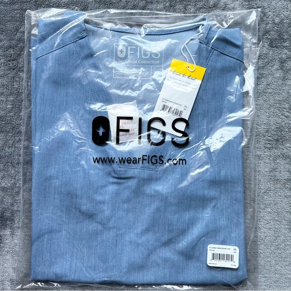 FIGS Casma Three-Pocket Scrub Top Sz XS Heather Indigo Medical Uniform Top NEW - Picture 2 of 5